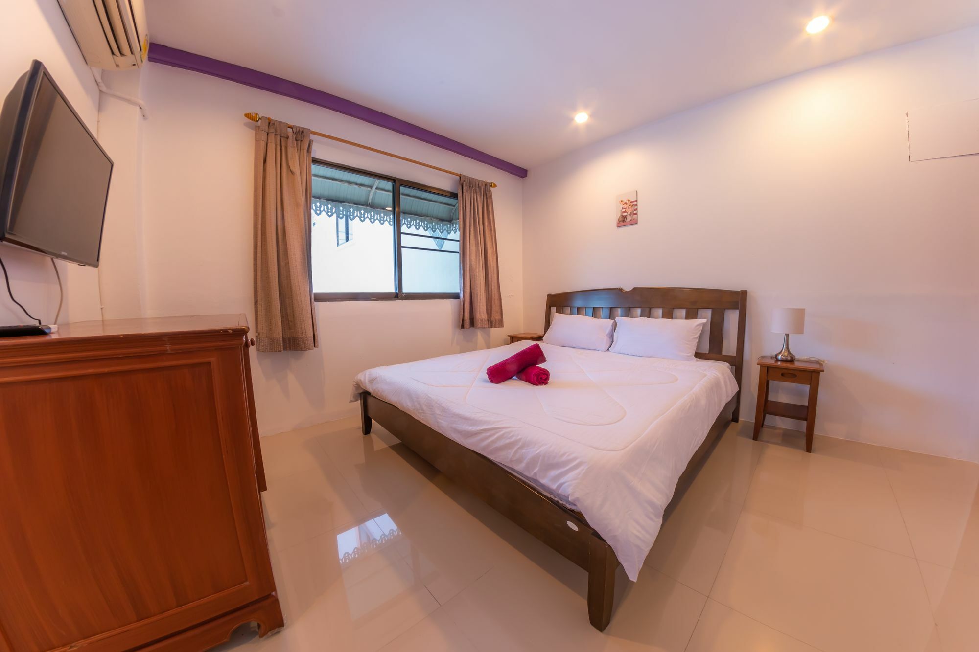 Enrico Hostel Patong Екстер'єр фото