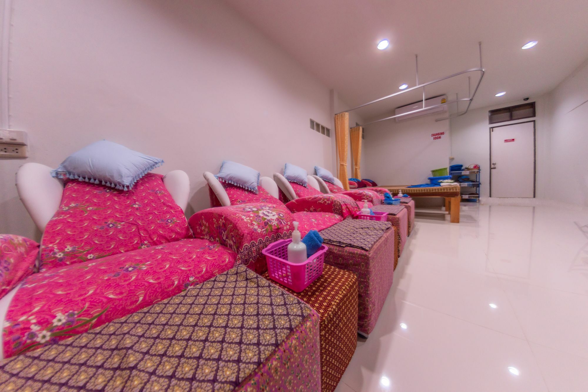 Enrico Hostel Patong Екстер'єр фото